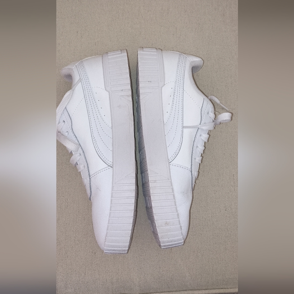 Puma Solid white leather  Women's Size 8 Sneakers - Picture 7 of 11